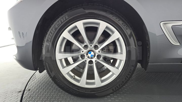 BMW 3 Series 2020 — 5