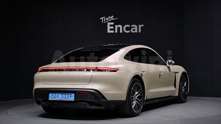 Porsche Taycan 2022 — 2