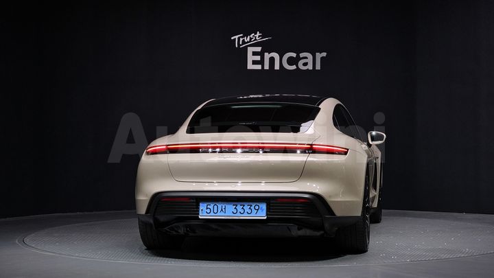 Porsche Taycan 2022 — 4