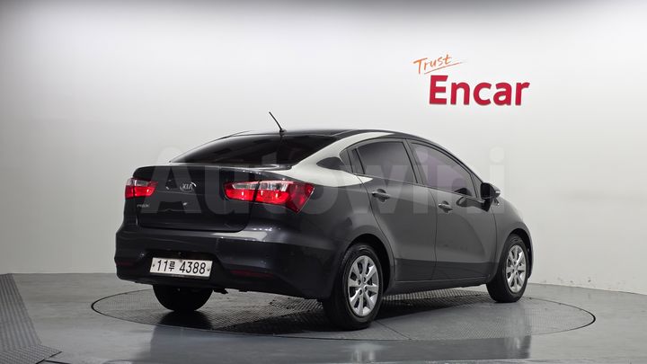 Kia Pride 2015 — 2