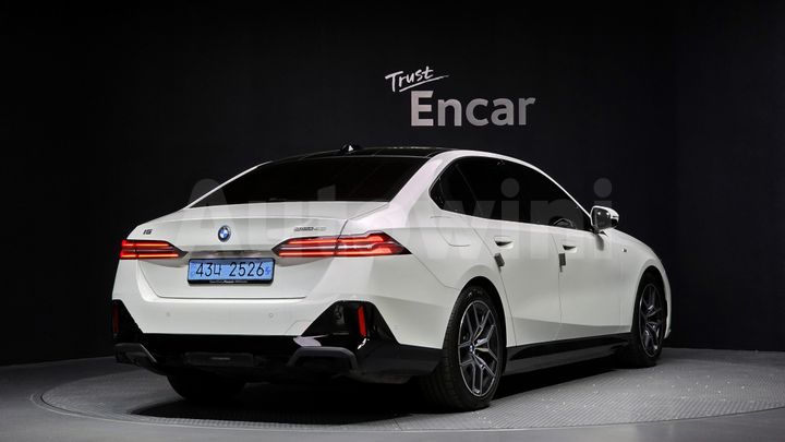 BMW i5 2025 — 2
