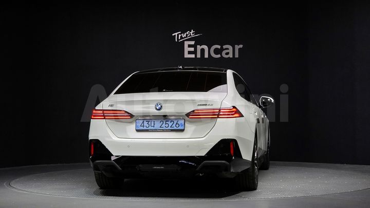 BMW i5 2025 — 4