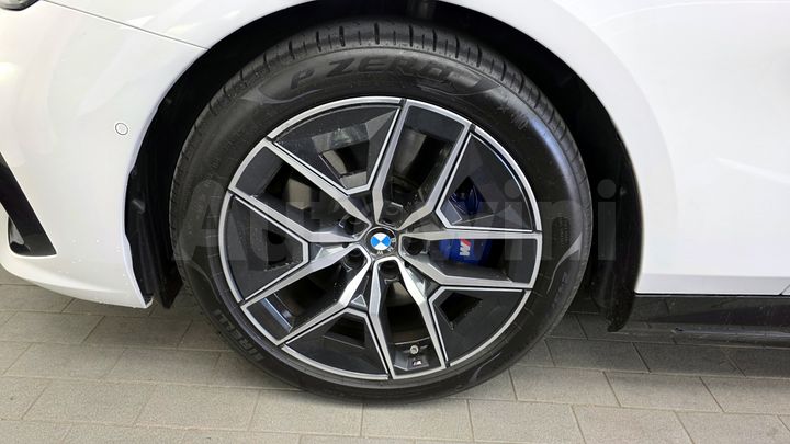 BMW i5 2025 — 5