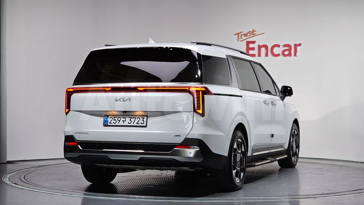 Kia Carnival 2025 — 2