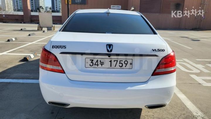 Hyundai Equus 2010 — 5