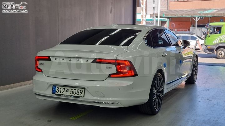 Volvo S90 2021 — 2