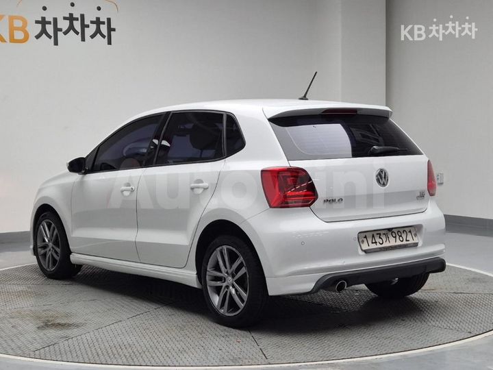 Volkswagen Polo 2015 — 2