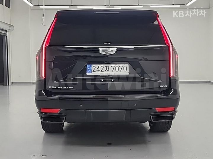 Cadillac Escalade 2023 — 3