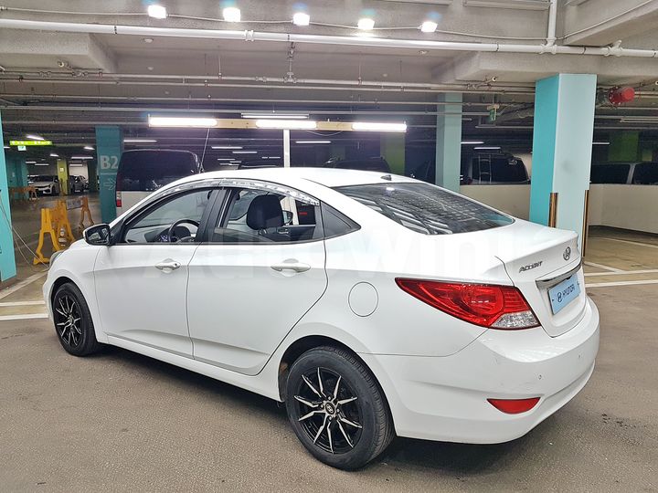 Hyundai Accent 2014 — 5