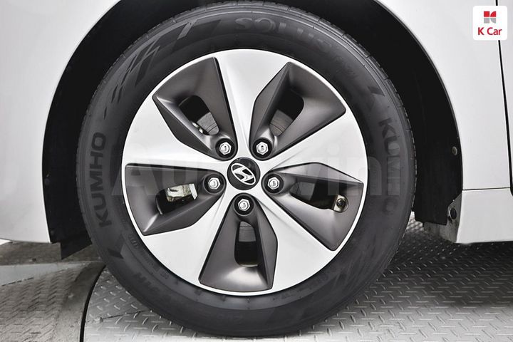 Hyundai Ioniq 2017 — 5