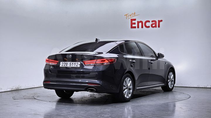Kia K5 2017 — 2