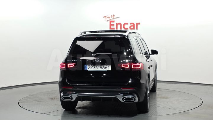 Mercedes Benz GLB Class 2023 — 3