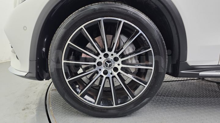 Mercedes Benz GLC Class 2018 — 5