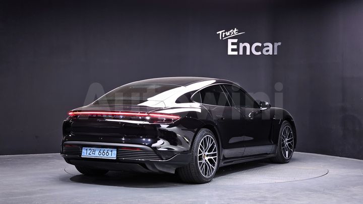 Porsche Taycan 2022 — 2