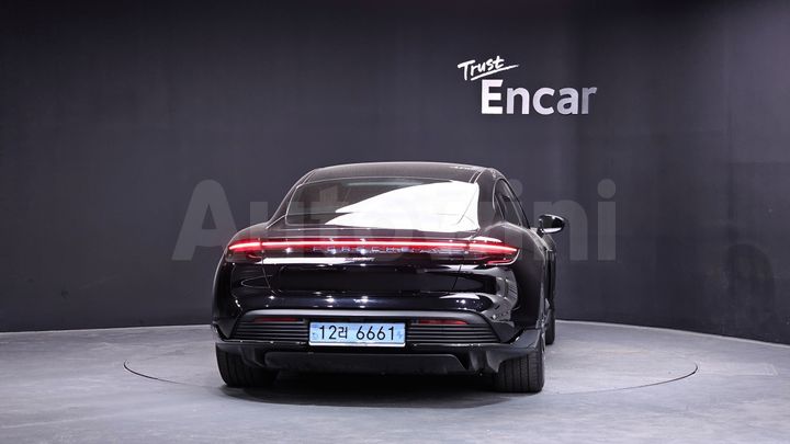 Porsche Taycan 2022 — 4