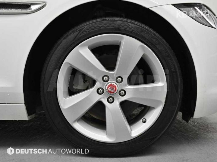 Jaguar XF 2018 — 5