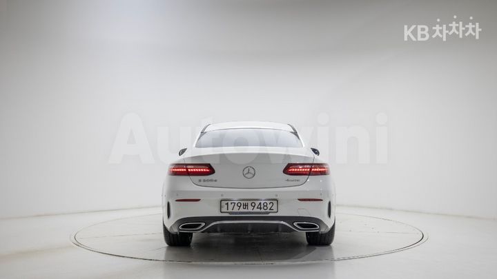Mercedes-Benz E Class 2023 — 3