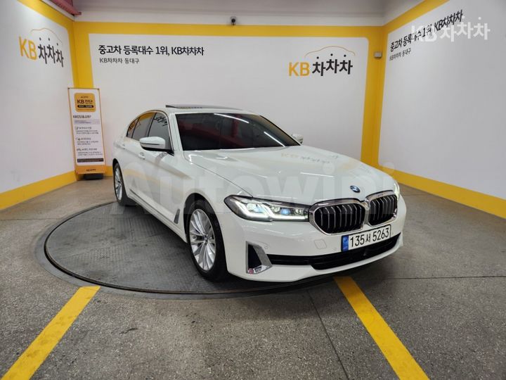 BMW 5 Series 2022 — 2