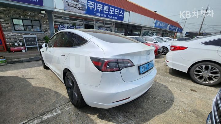 Tesla Model 3 2020 — 3