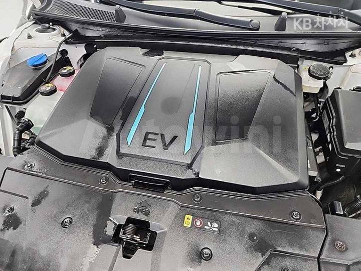 Hyundai Ioniq5 2023 — 5