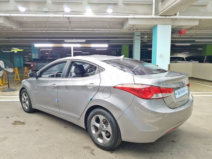 Hyundai Avante 2012 — 5