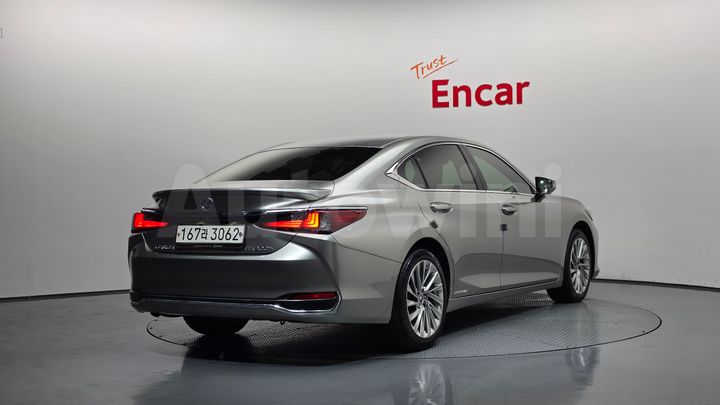 Lexus ES 2022 — 2