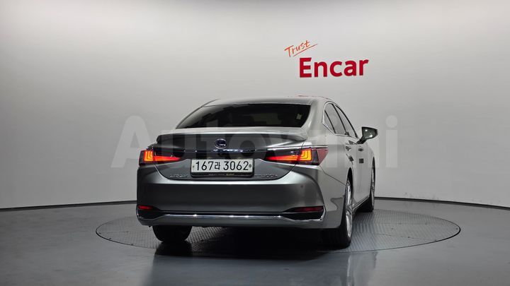 Lexus ES 2022 — 4