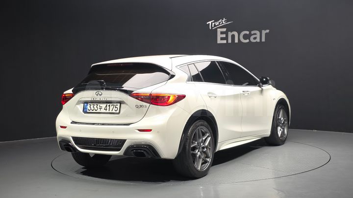 Infiniti Q 2017 — 2
