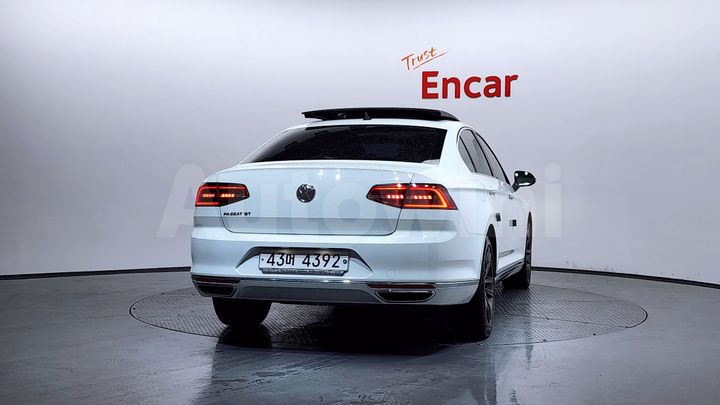 Volkswagen Passat 2018 — 4