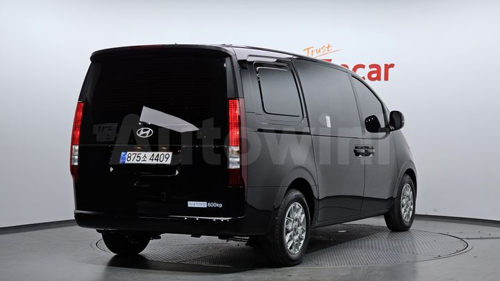 Hyundai Staria 2025 — 2