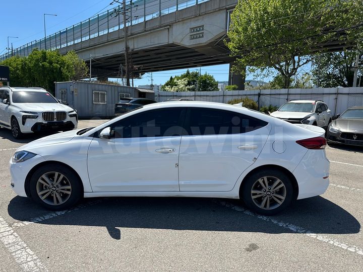 Hyundai Avante 2016 — 2