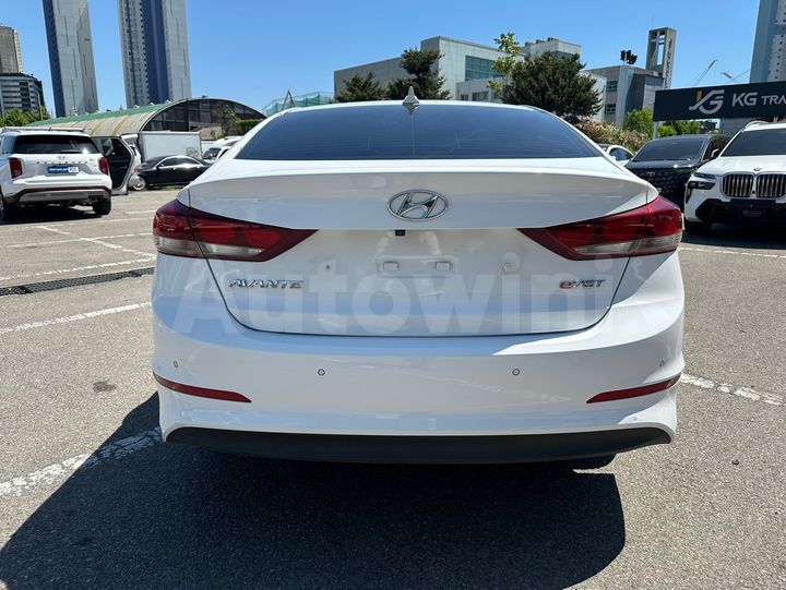 Hyundai Avante 2016 — 4