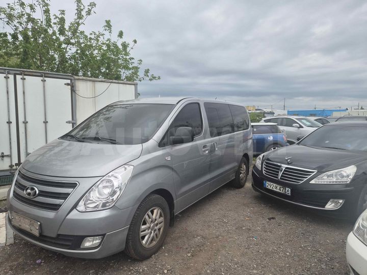 Hyundai Starex 2016 — 2