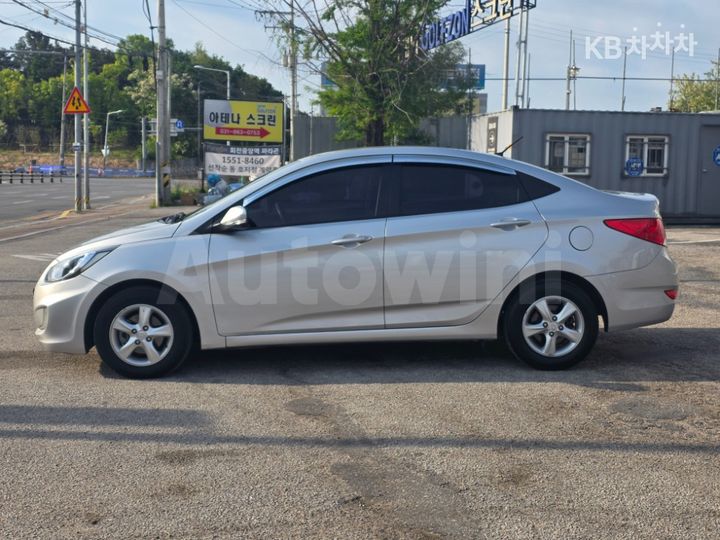 Hyundai Accent 2011 — 3