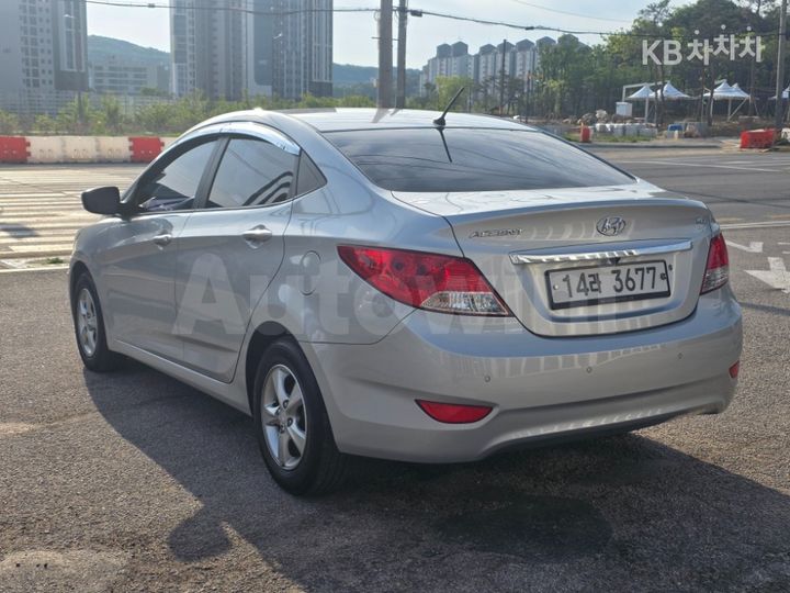 Hyundai Accent 2011 — 4