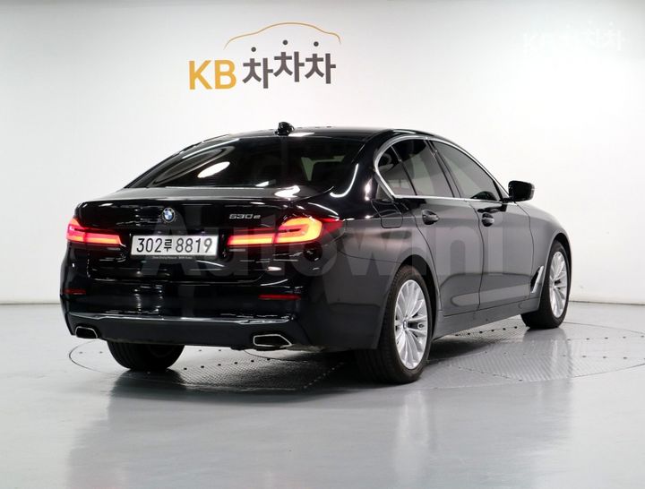 BMW 5 Series 2021 — 3