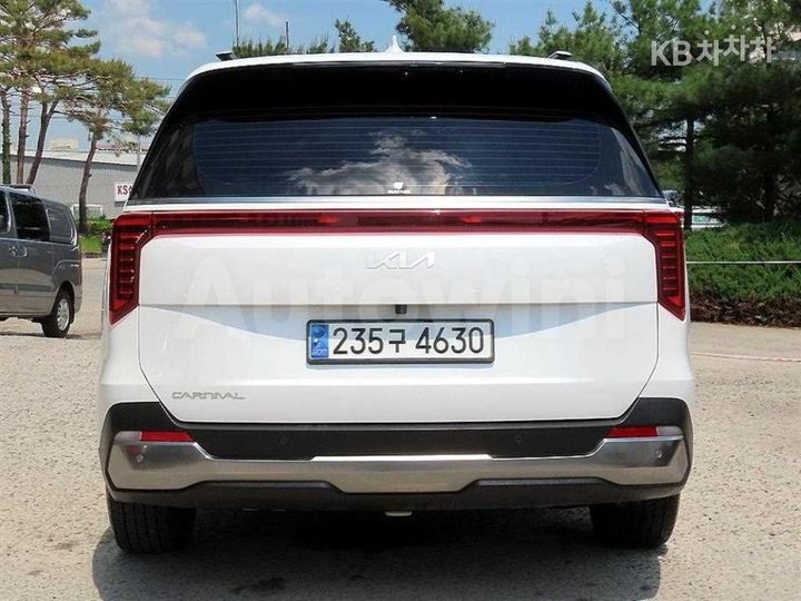 Kia Carnival 2024 KNANC81BBRS446597 — 4