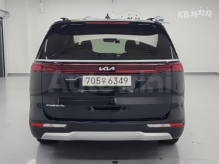 Kia Carnival 2023 — 3