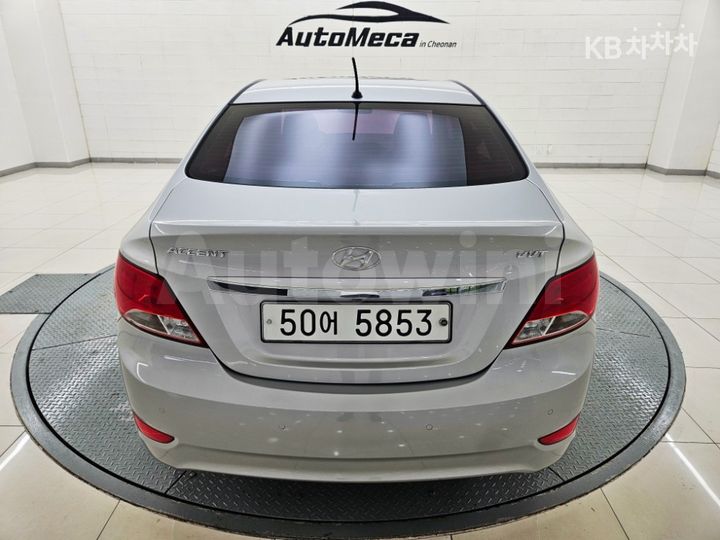 Hyundai Accent 2015 — 5