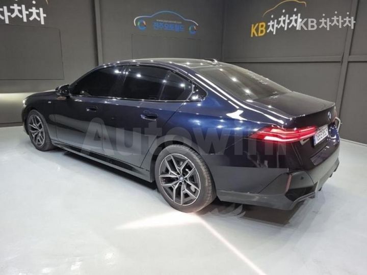 BMW 5 Series 2025 — 3