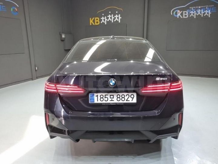 BMW 5 Series 2025 — 4