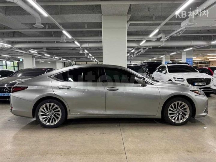 Lexus ES 2022 — 3