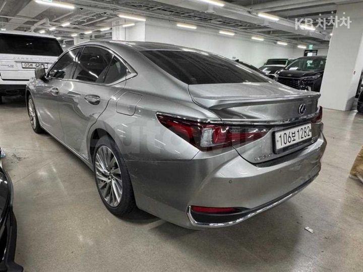 Lexus ES 2022 — 4
