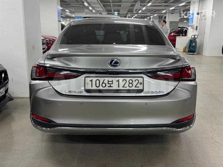 Lexus ES 2022 — 5