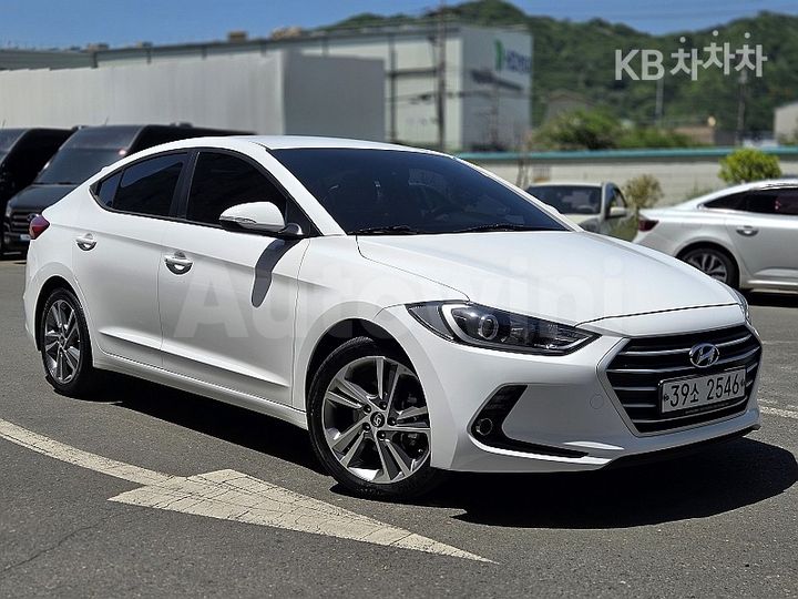 Hyundai Avante 2018 — 3
