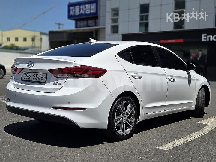 Hyundai Avante 2018 — 4