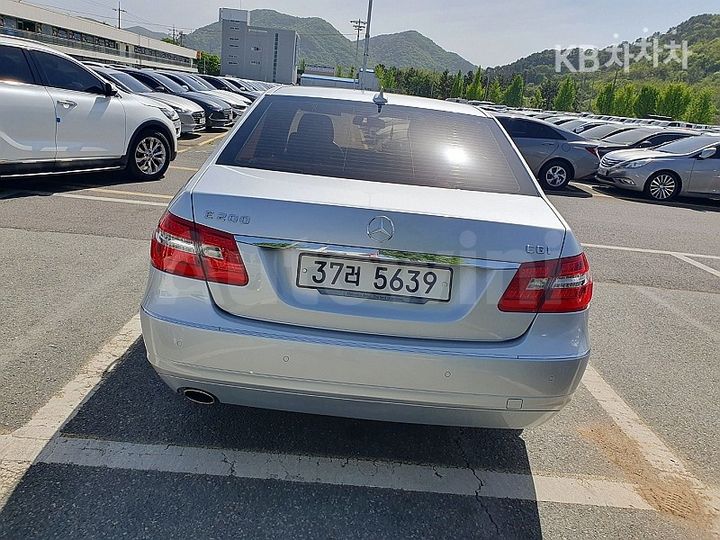 Mercedes Benz E Class 2011 — 4