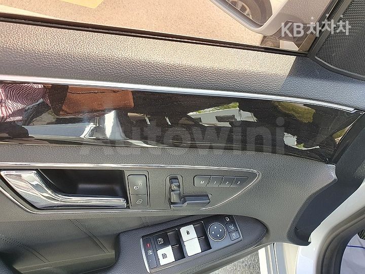 Mercedes Benz E Class 2011 — 5
