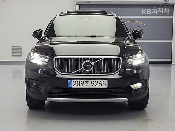 Volvo XC40 2022 — 2