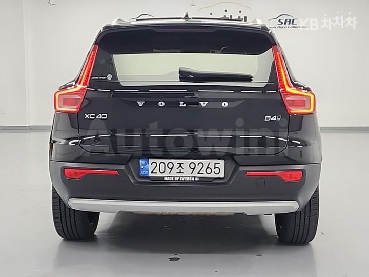 Volvo XC40 2022 — 3